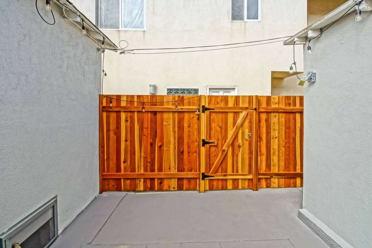Apartment for rent at 418 10th Place, Manhattan Beach, CA 90266
