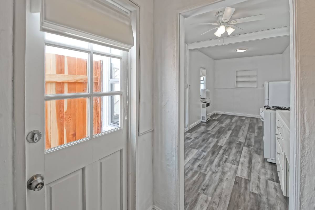 Apartment for rent at 418 10th Place, Manhattan Beach, CA 90266