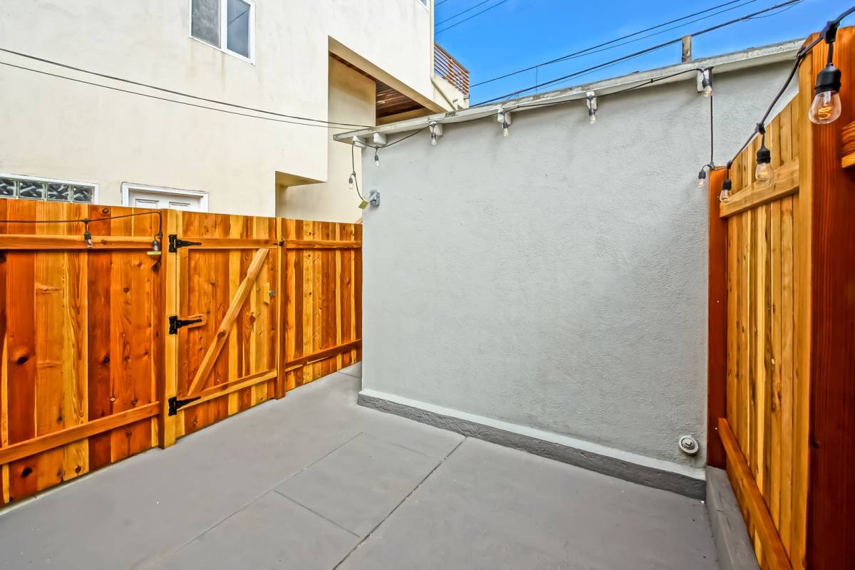 Apartment for rent at 418 10th Place, Manhattan Beach, CA 90266