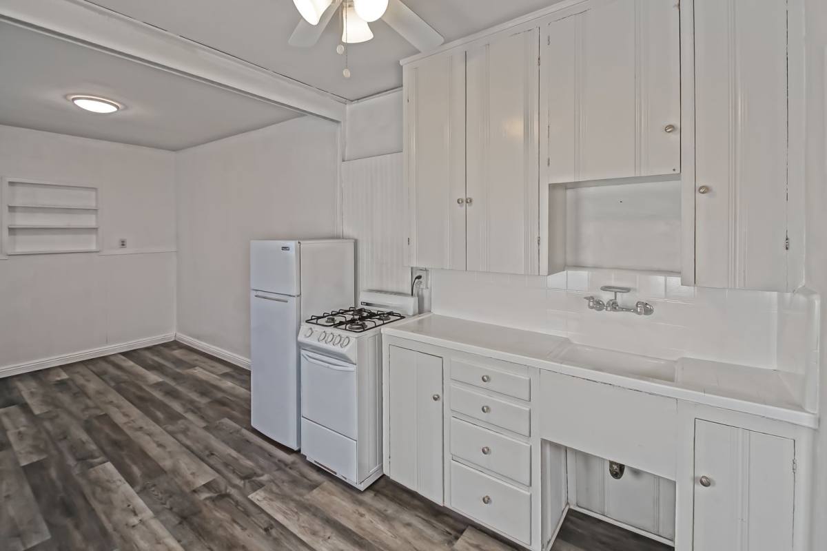 Apartment for rent at 418 10th Place, Manhattan Beach, CA 90266