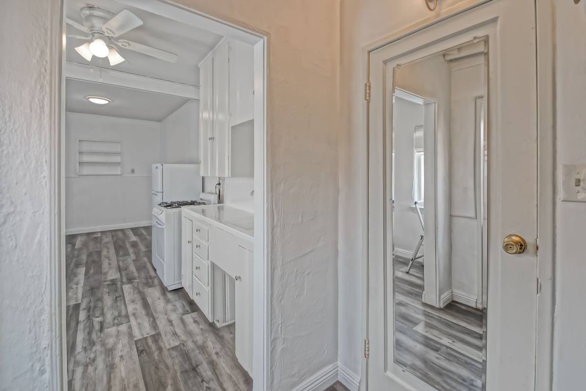 Apartment for rent at 418 10th Place, Manhattan Beach, CA 90266
