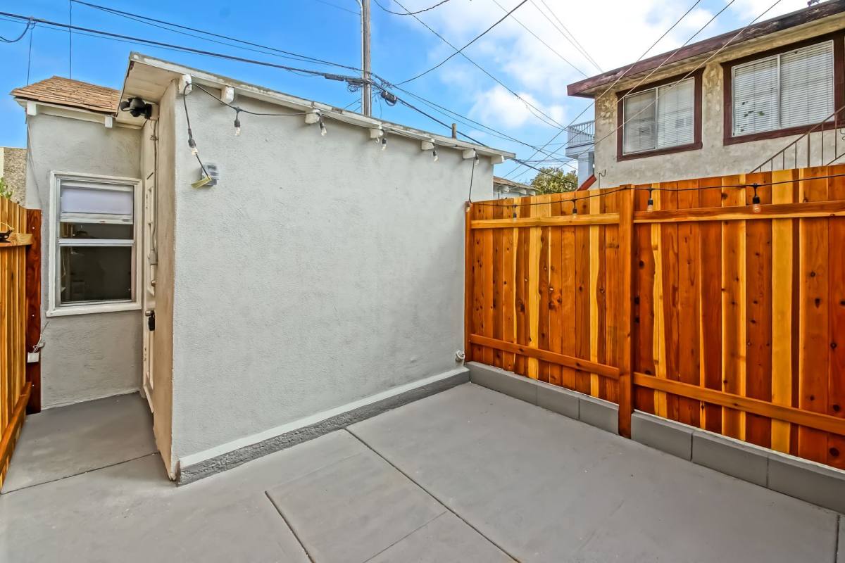 Apartment for rent at 418 10th Place, Manhattan Beach, CA 90266