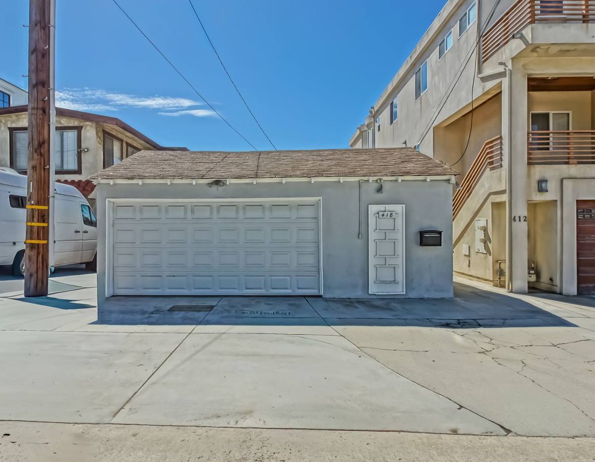 Apartment for rent at 418 10th Place, Manhattan Beach, CA 90266