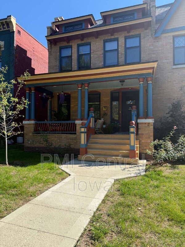 Apartment for rent at 729 19th St, Des Moines, IA 50314