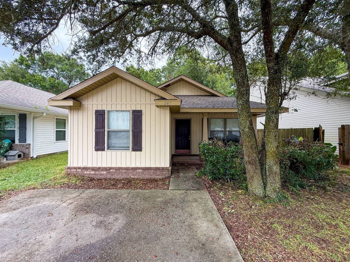 House for rent at 247 Cottage View Dr, Pensacola, FL 32507