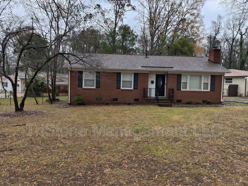 House for rent at 2701 Purser Dr, Charlotte, NC 28215