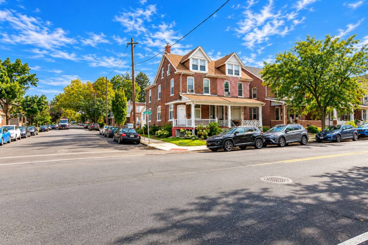 Apartment for rent at 1038 Linden St, Bethlehem, PA 18018