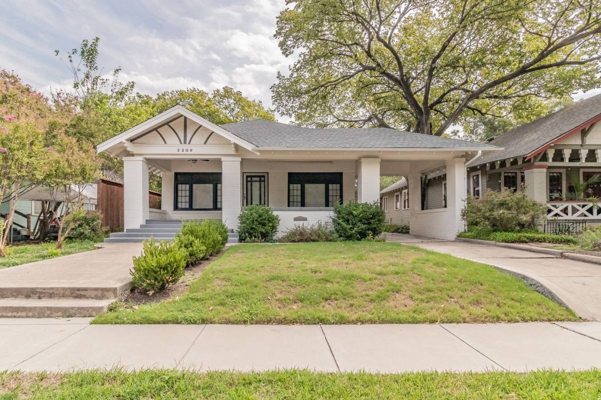 House for rent at 2209 6th Ave, Fort Worth, TX 76110