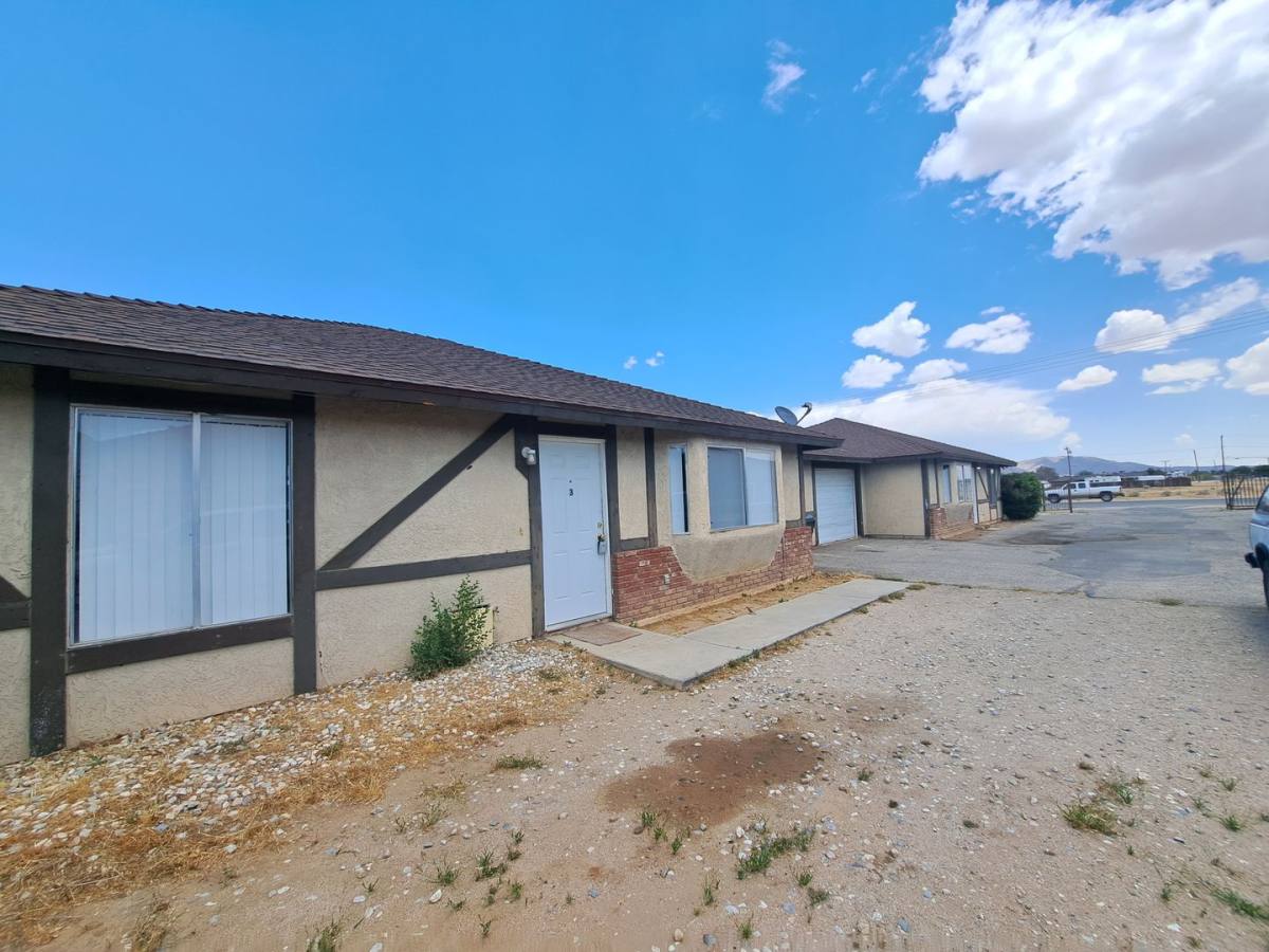Apartment for rent at 12222 Kiowa Rd, Apple Valley, CA 92308