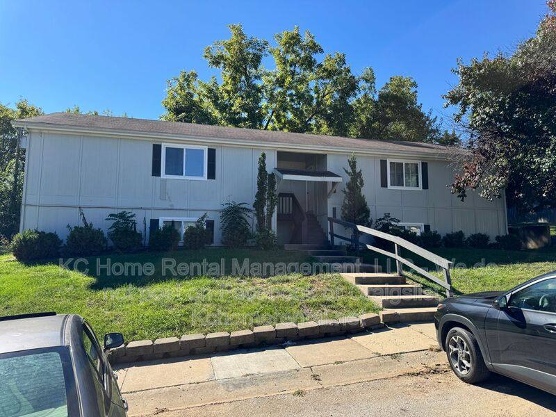 Apartment for rent at 4719 Switzer Rd, Shawnee, KS 66203
