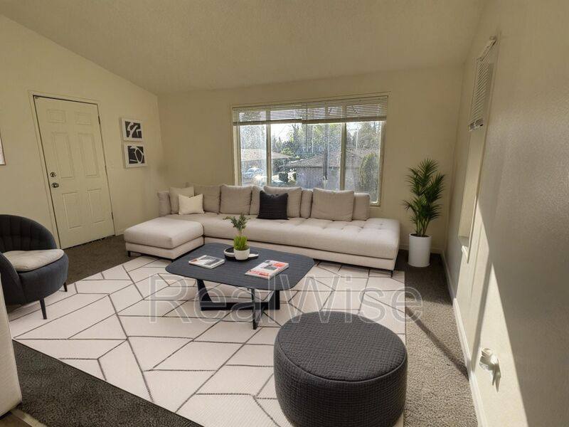 Apartment for rent at 100 Gatch St #8, Woodburn, OR 97071