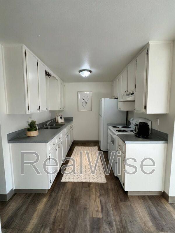 Apartment for rent at 100 Gatch St #8, Woodburn, OR 97071