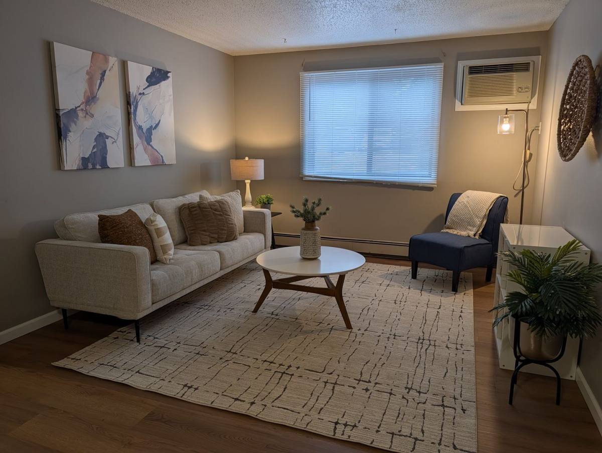 Apartment for rent at 906 N Dodge St, Iowa City, IA 52245