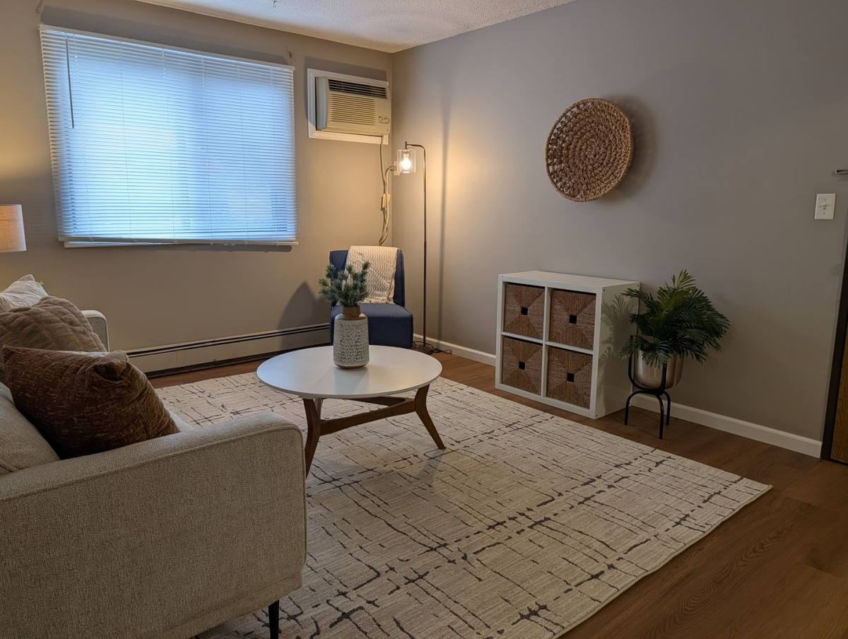 Apartment for rent at 906 N Dodge St, Iowa City, IA 52245