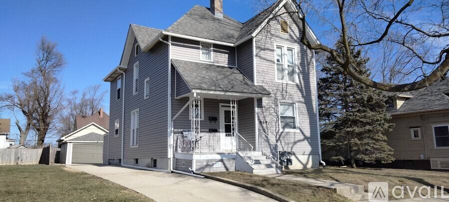 Apartment for rent at 488 Columbia Ave #2, Elgin, IL 60120
