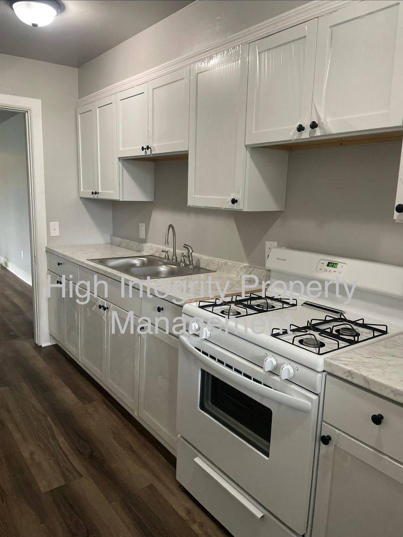 Apartment for rent at 766 Pennsylvania Ave, Elmira, NY 14904