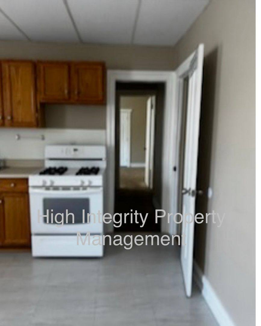 Apartment for rent at 410 Maple Ave, Elmira, NY 14904