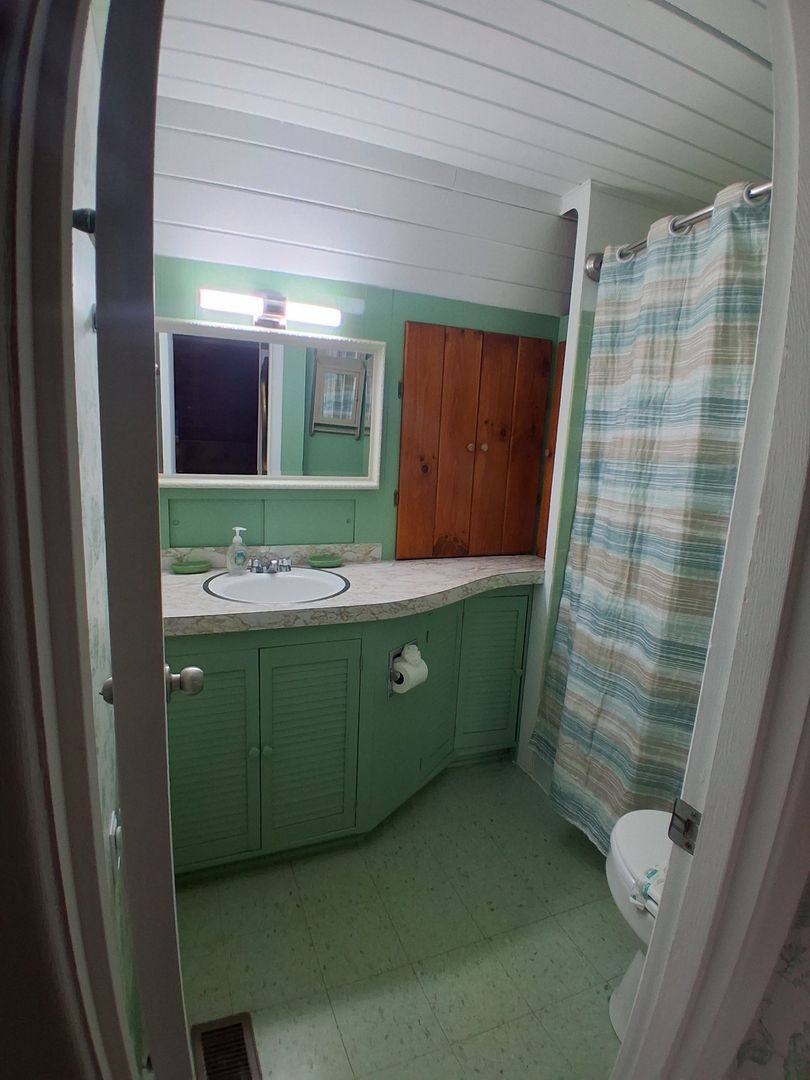 House for rent at 75 Fringe Tree Dr, Glenville, NC 28736