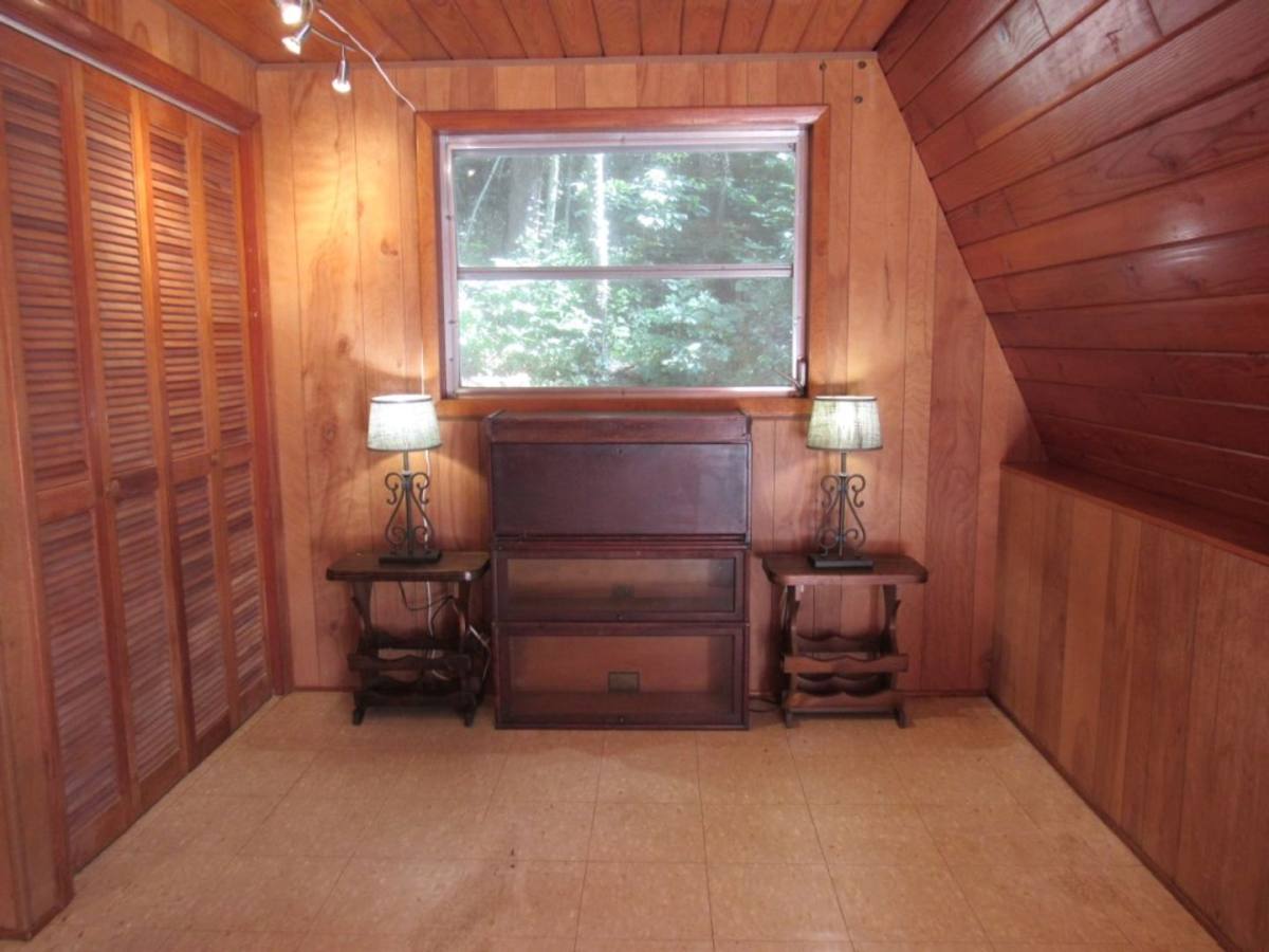 House for rent at 75 Fringe Tree Dr, Glenville, NC 28736