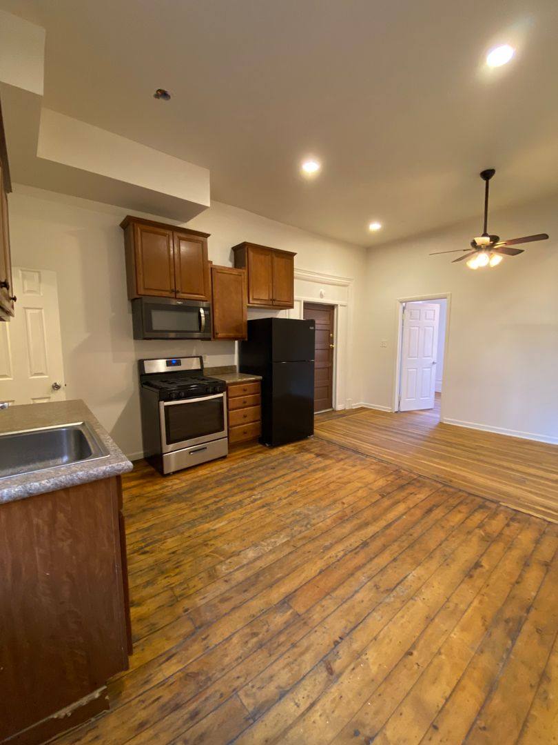 Apartment for rent at 136 E Walnut St, Lancaster, PA 17602