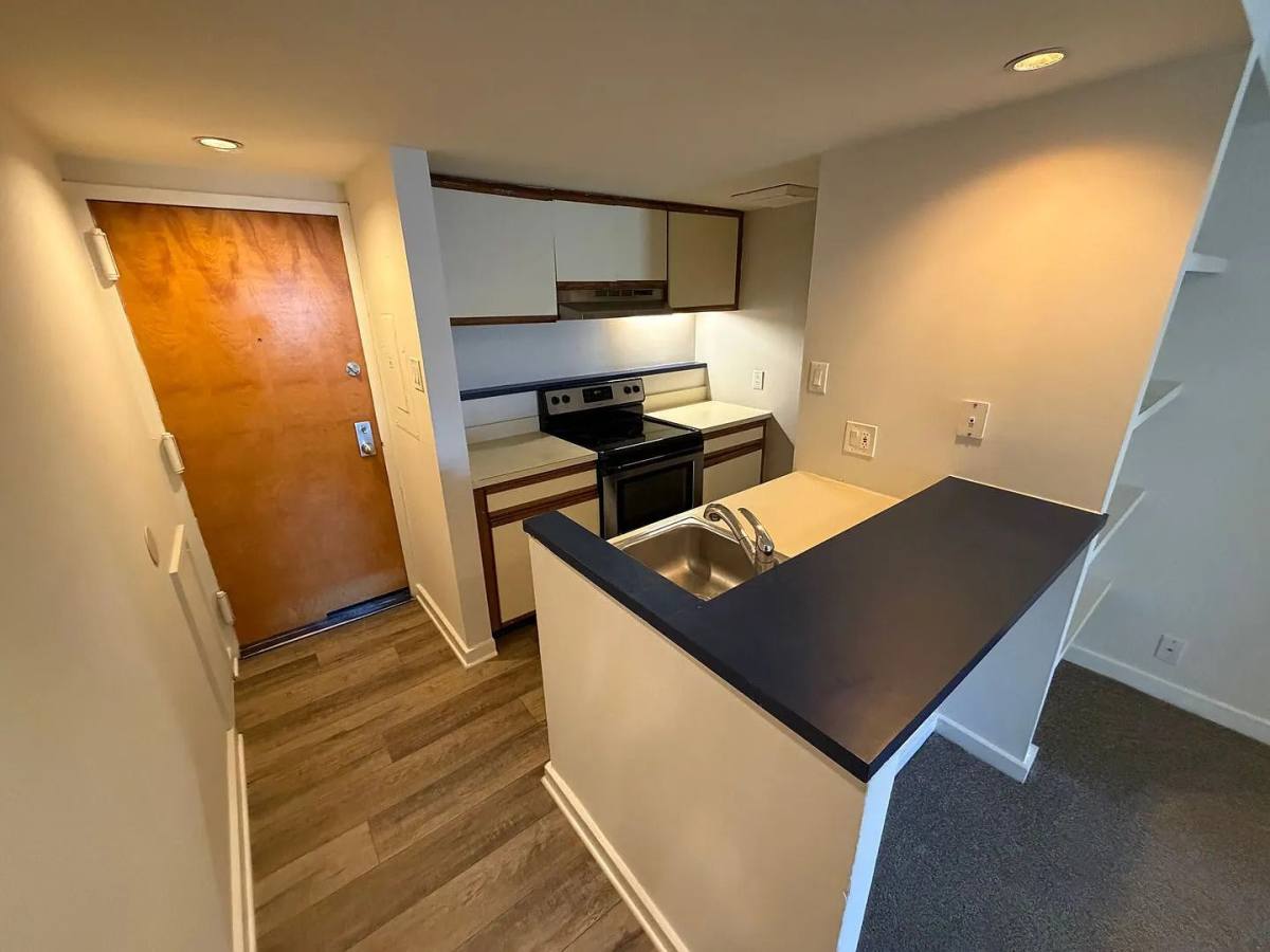 Apartment for rent at 237 Chestnut St, Philadelphia, PA 19106