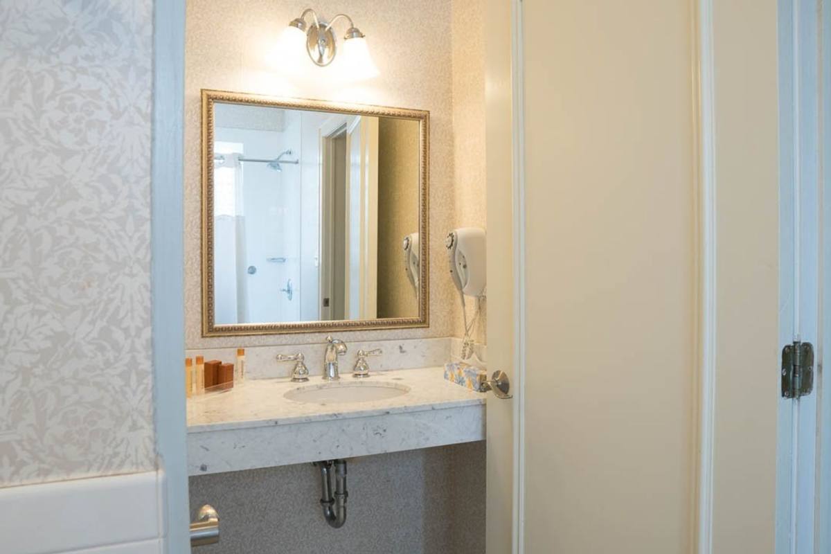 Apartment for rent at 1110 Pleasant St, Oak Park, IL 60302