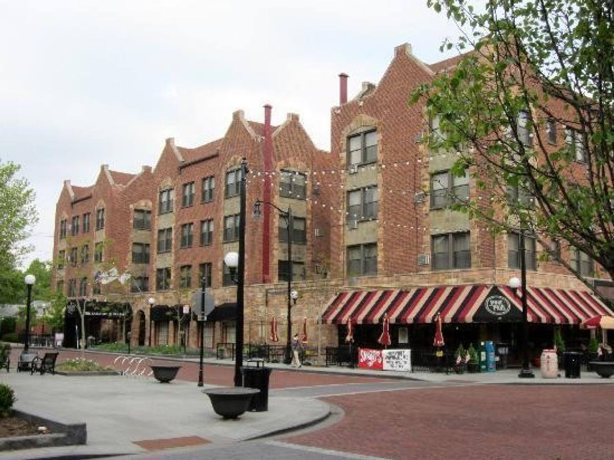 Apartment for rent at 1110 Pleasant St, Oak Park, IL 60302