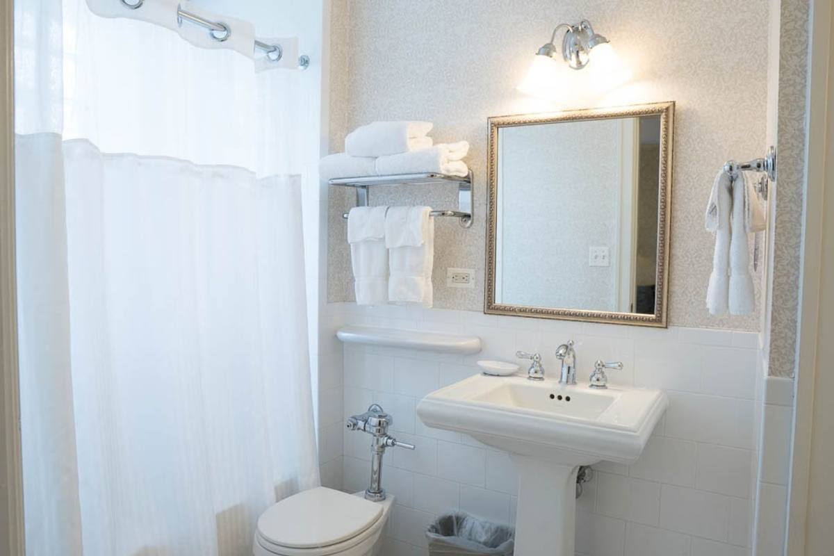 Apartment for rent at 1110 Pleasant St, Oak Park, IL 60302