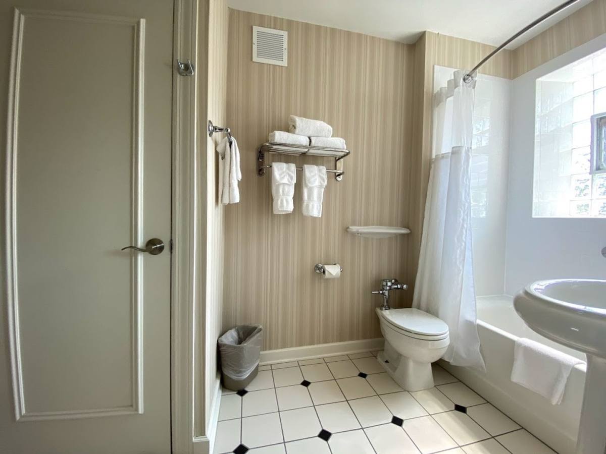 Apartment for rent at 1110 Pleasant St, Oak Park, IL 60302