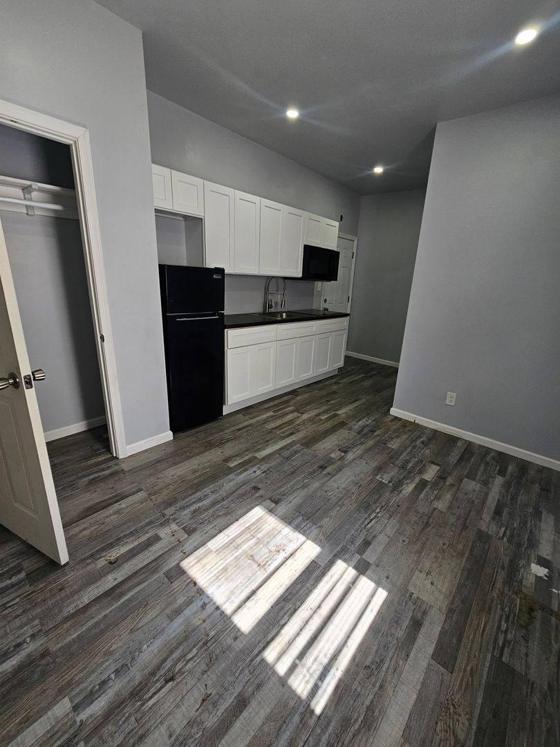 Apartment for rent at 427-429 W Queen Lane, Philadelphia, PA 19144