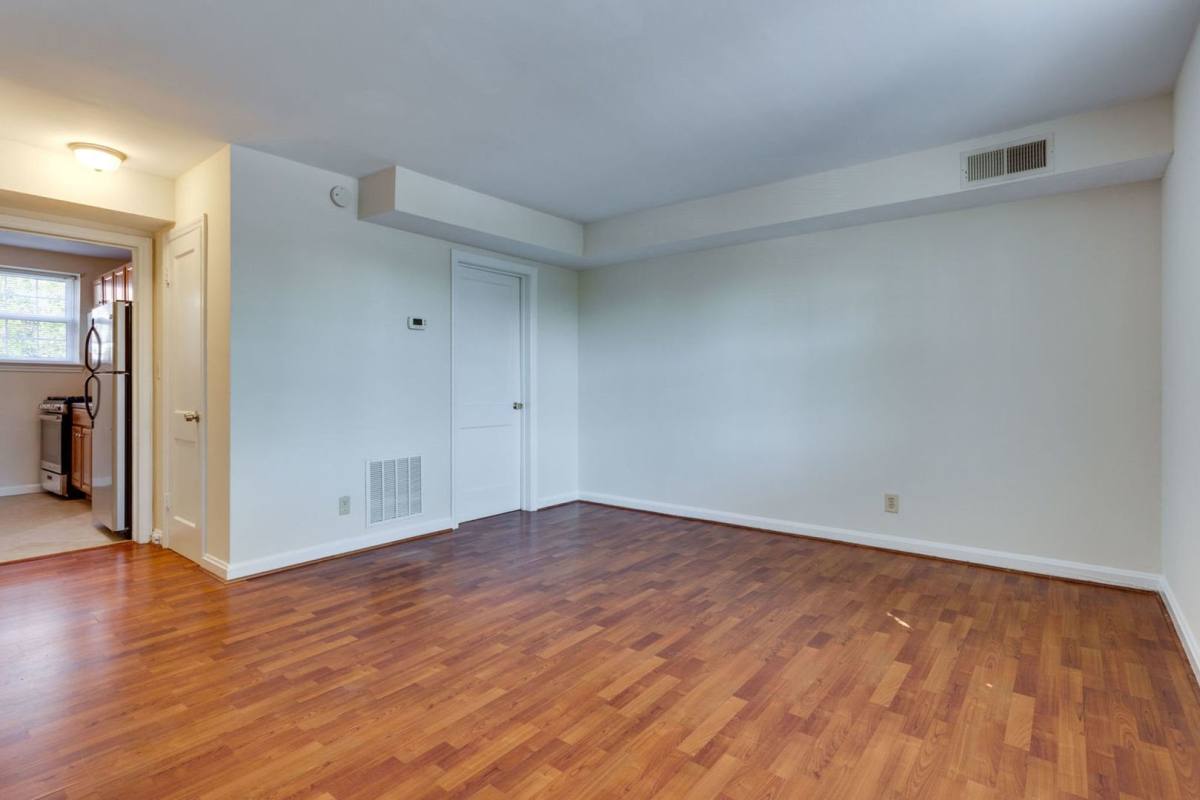 Apartment for rent at 218 E Mason Ave, Alexandria, VA 22301