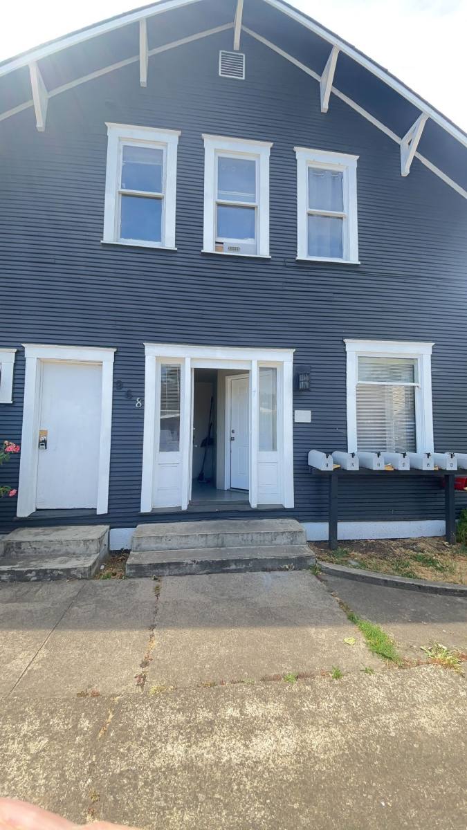 Apartment for rent at 958 SE Pine St, Roseburg, OR 97470