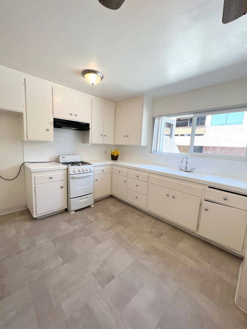 Apartment for rent at 25843 Narbonne Ave, Lomita, CA 90717