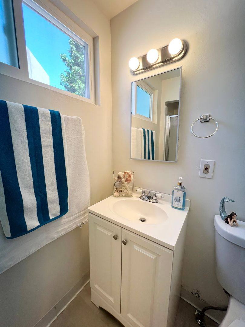 Apartment for rent at 25843 Narbonne Ave, Lomita, CA 90717