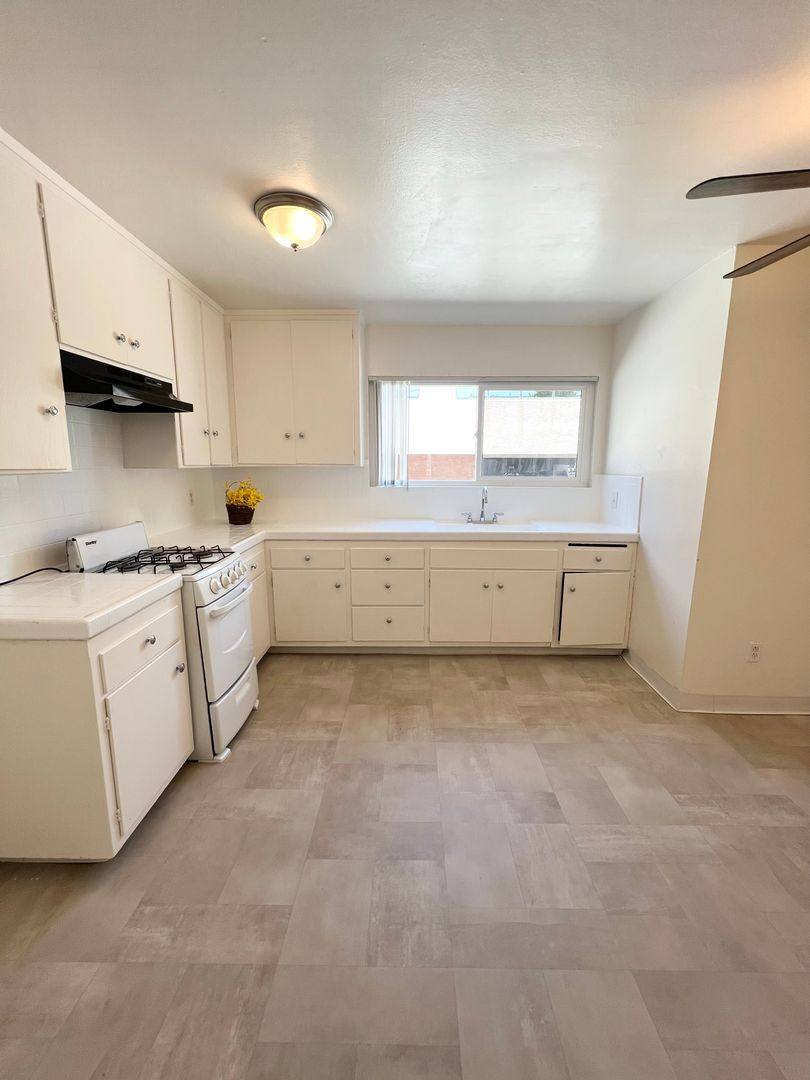 Apartment for rent at 25843 Narbonne Ave, Lomita, CA 90717