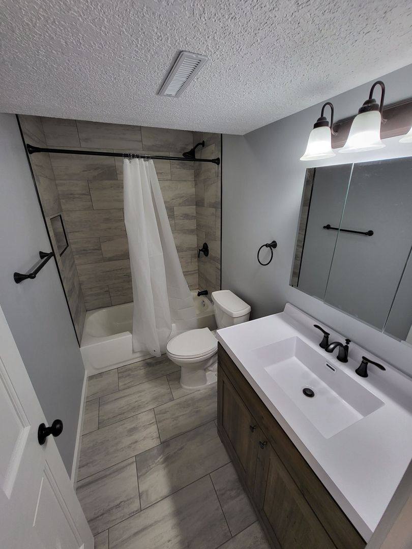 Apartment for rent at 3342 Heatherton Dr, Davenport, IA 52804