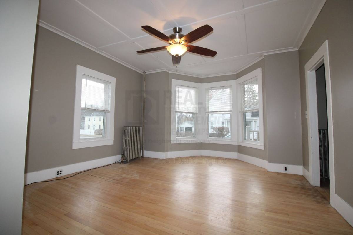 Townhouse for rent at 102 Charles St, Rochester, NH 03867