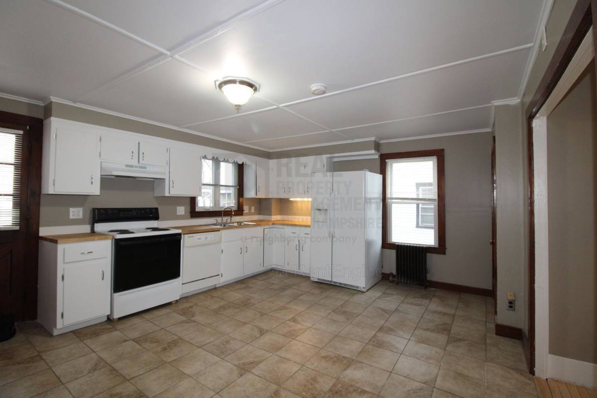Townhouse for rent at 102 Charles St, Rochester, NH 03867