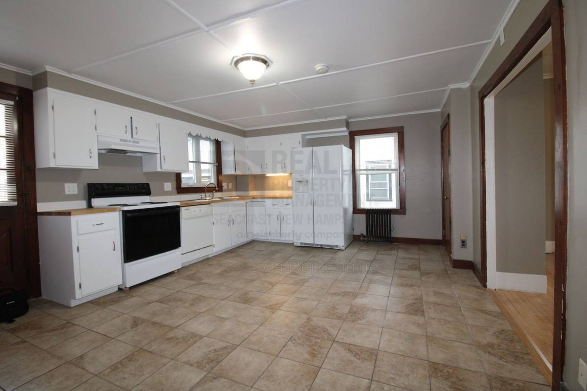 Townhouse for rent at 102 Charles St, Rochester, NH 03867
