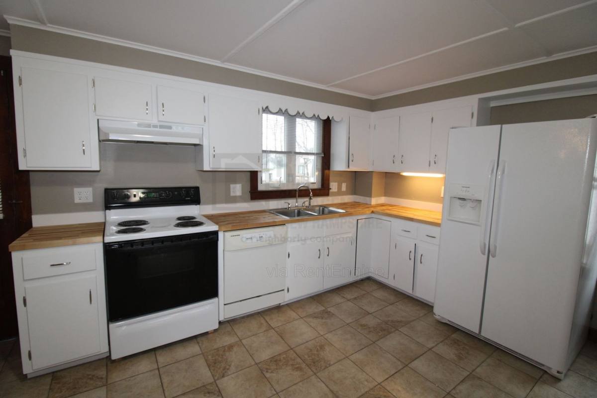Townhouse for rent at 102 Charles St, Rochester, NH 03867