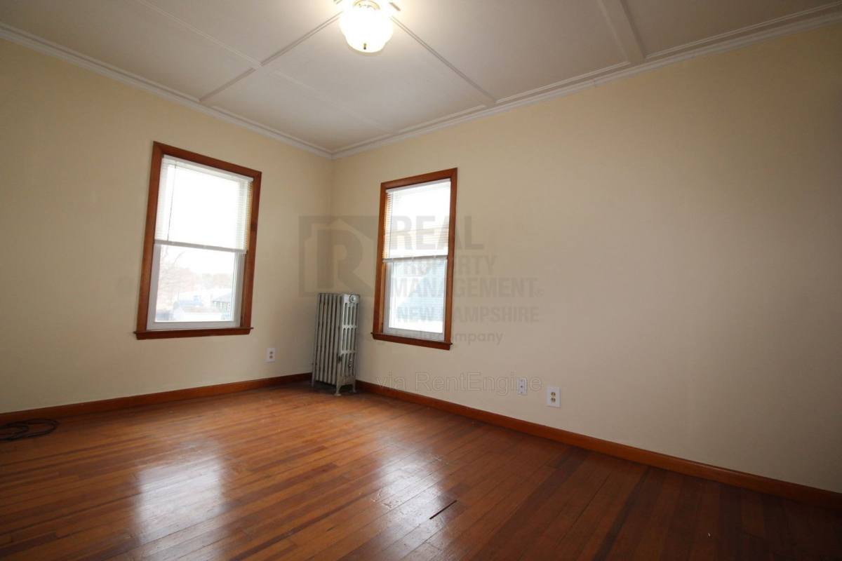 Townhouse for rent at 102 Charles St, Rochester, NH 03867