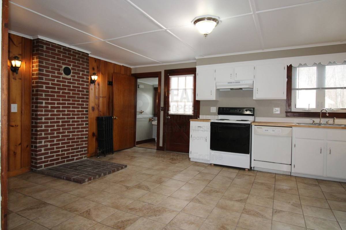Townhouse for rent at 102 Charles St, Rochester, NH 03867