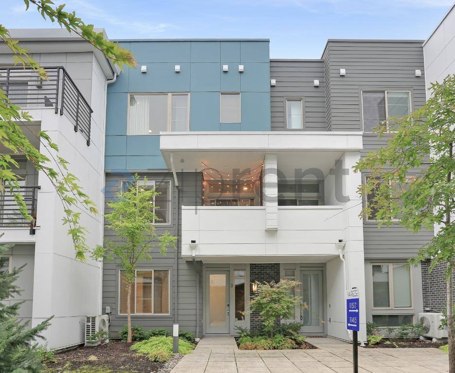 Townhouse for rent at 11415 117th Lane NE #3, Kirkland, WA 98034