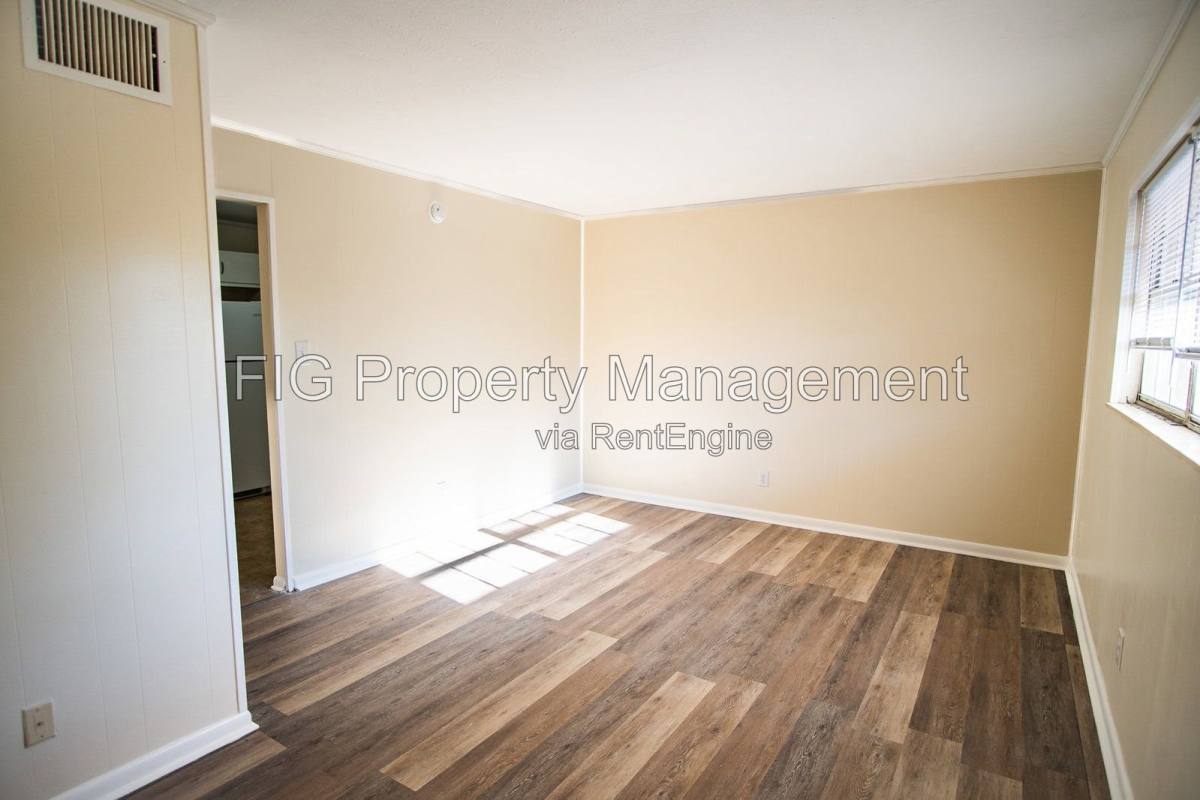 Apartment for rent at 1701 Hutchinson Ave #11, Knoxville, TN 37917