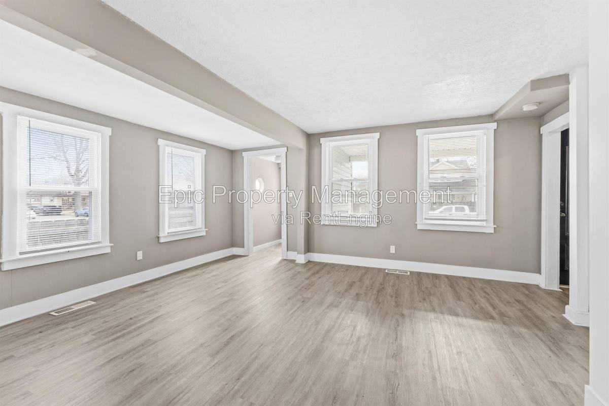 House for rent at 810 Plum St, Wyandotte, MI 48192