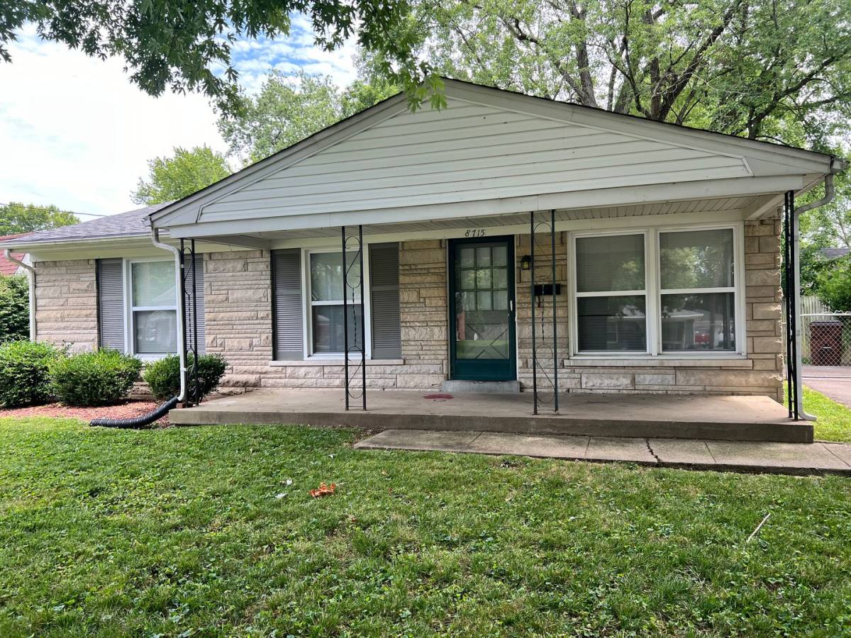 House for rent at 8715 Bluebell Dr, Louisville, KY 40219