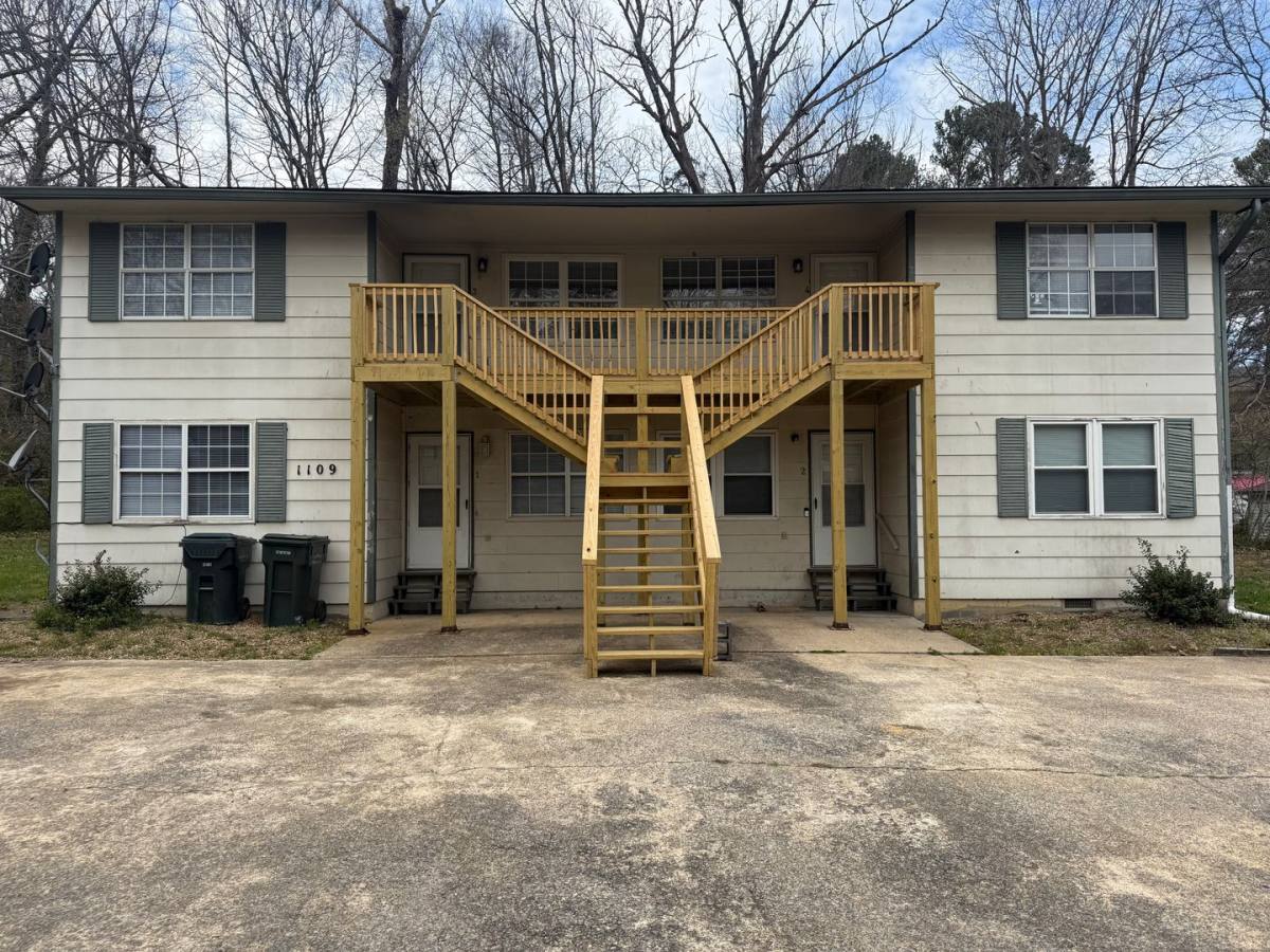 Apartment for rent at Woodlawn Apts, 1109 Woodlawn Dr, Greeneville, TN 37745