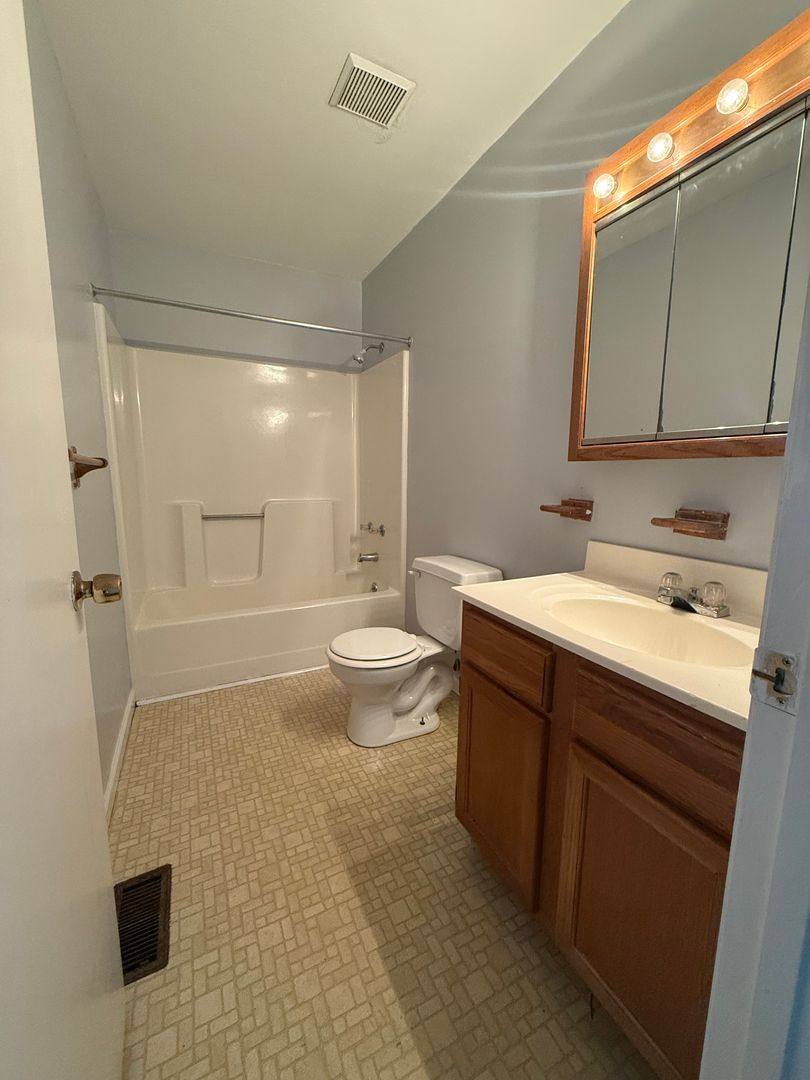 Apartment for rent at 311 Spring St, London, KY 40741