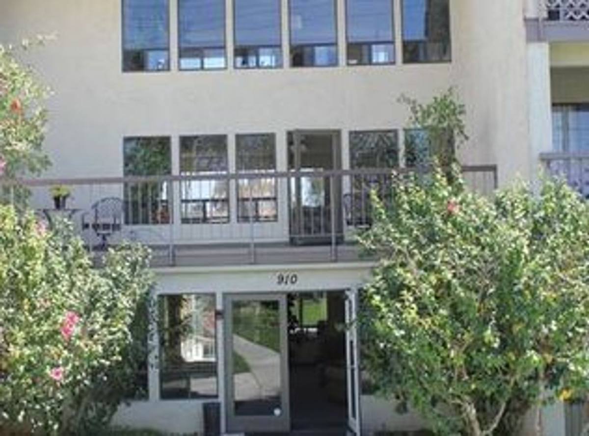 Apartment for rent at 910 N Harbor Bl, La Habra, CA 90631