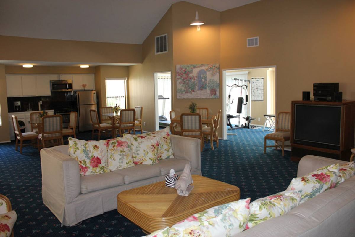Apartment for rent at 910 N Harbor Bl, La Habra, CA 90631